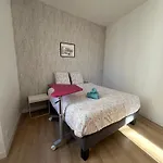Maison En Face Du Marche Notre-dame *