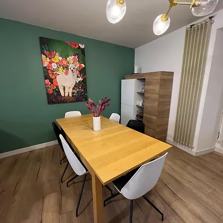 Maison En Face Du Marche Notre-dame ポアティエ