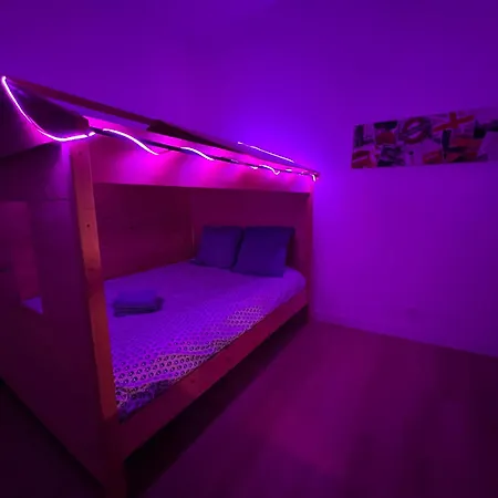 Maison En Face Du Marche Notre-dame *