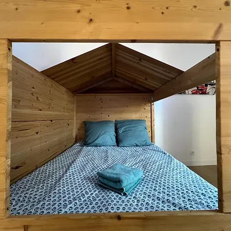 Holiday home Maison En Face Du Marche Notre-dame *