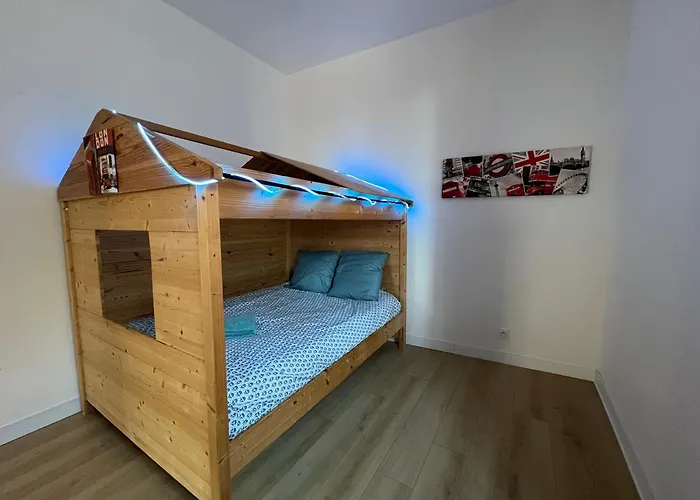 Maison En Face Du Marche Notre-dame Holiday home Poitiers